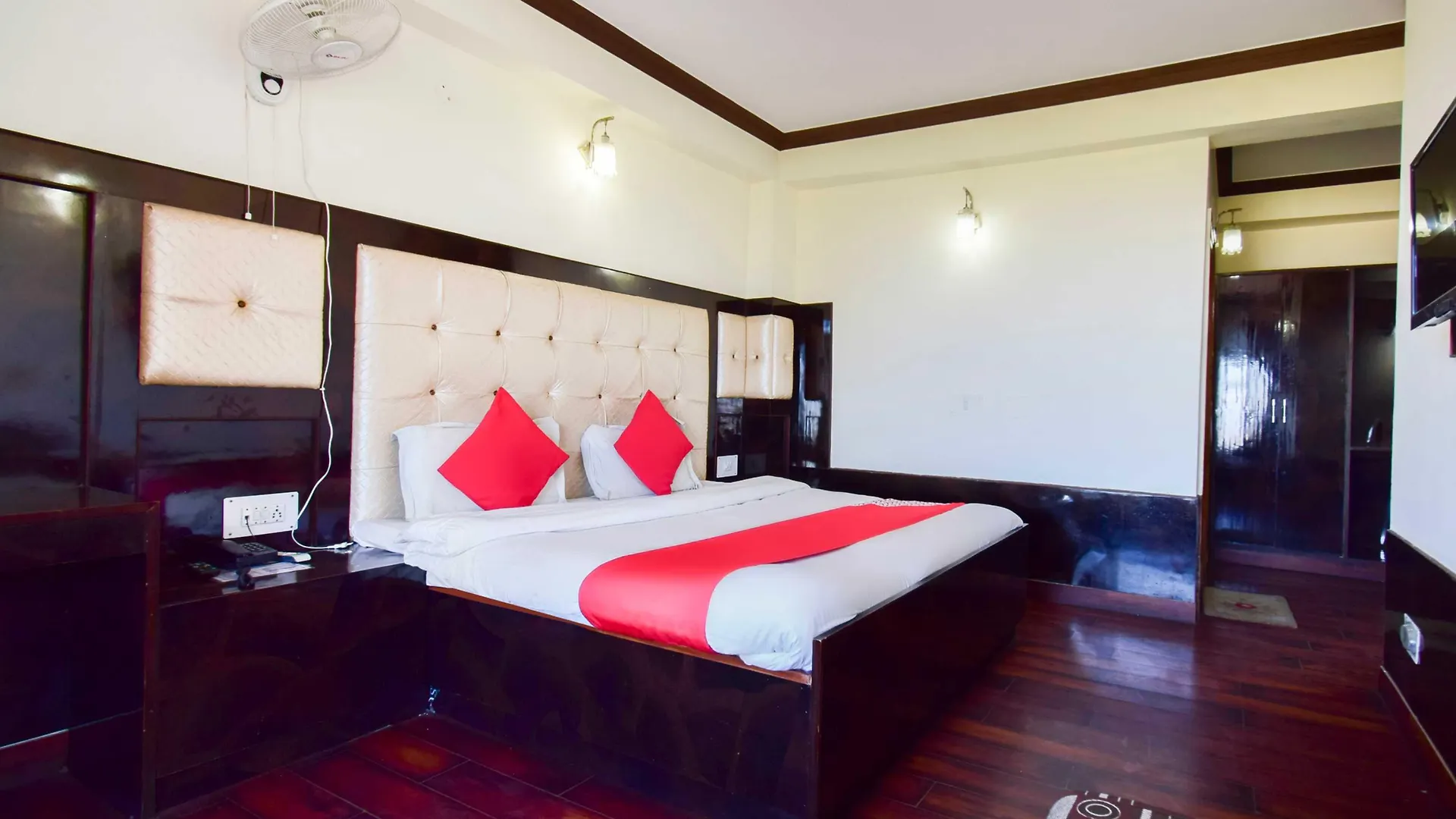 ***  Super Collection O Mall Road Formerly Hotel Shubham Shimla India